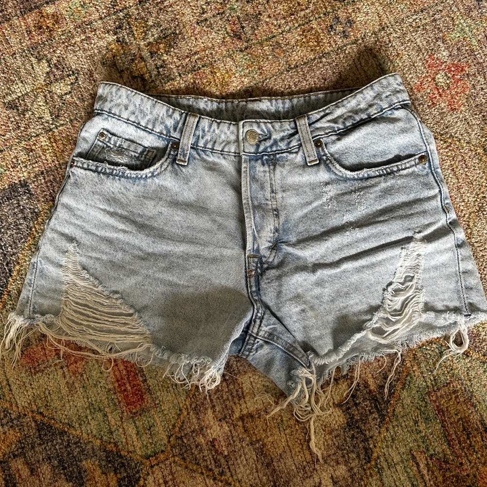 H&M 90s boyfriend shorts